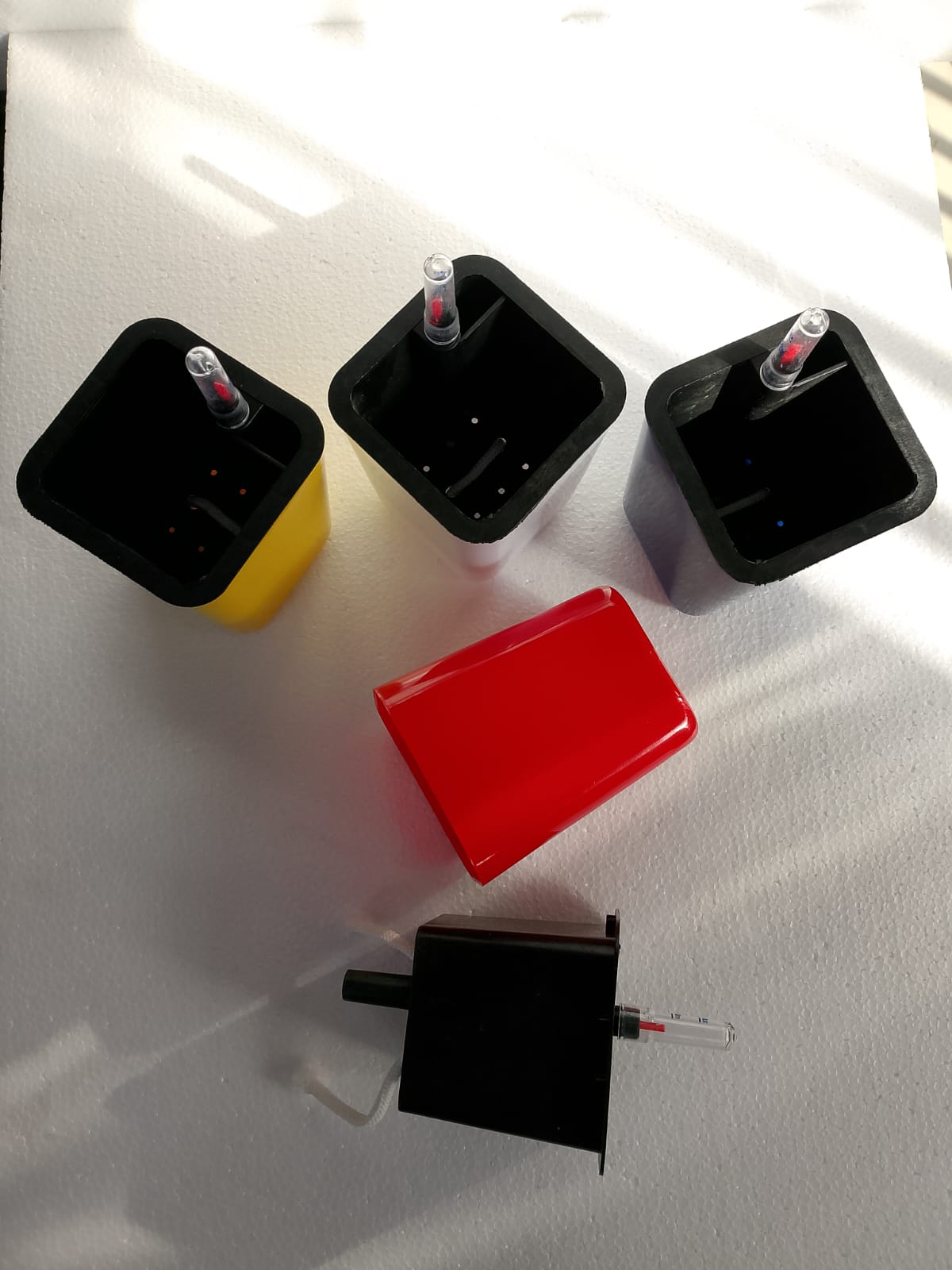 Modern Self-Watering Plant Pot with Water Level Indicator β Indoor & Outdoor Flower Planter (4 Colors)